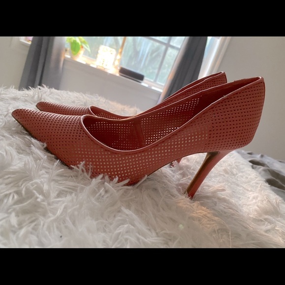 Guess Heels 👠 - Picture 2 of 7